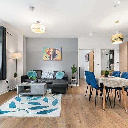 Spacious 1 Bedroom Apartment In Central Γουόκινγκ Εξωτερικό φωτογραφία